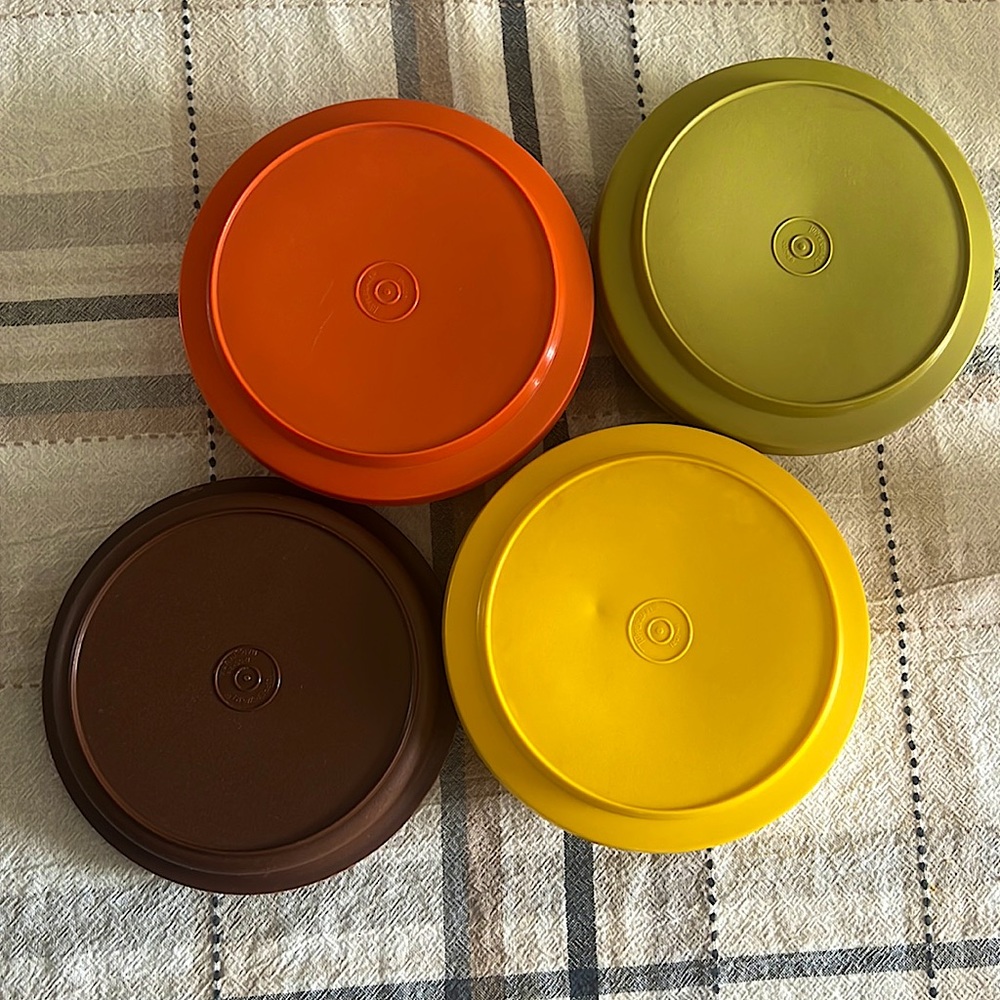 Retro Vintage Tupperware seal and serve 🧡💚💛🤎